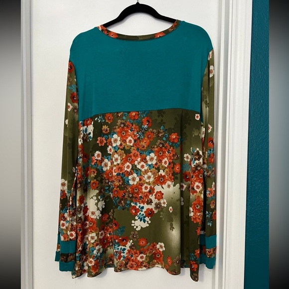 Celeste Floral Blouse Size 1X - Picture 2 of 3